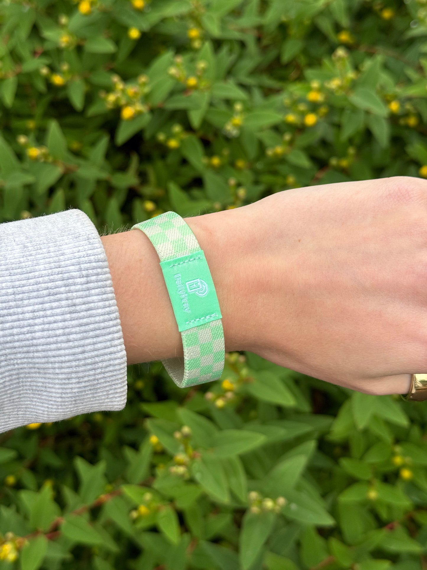 DailyPray™ Wristband - Lime Mosaic and Ecru